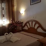Casa de hóspedes Santa Isabel 3*